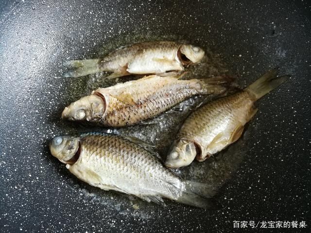  腥味|熬鲫鱼豆腐汤，直接下锅就错了，多做一步，鱼汤浓白没腥味