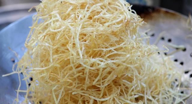  香辣|与众不同的香辣土豆丝，好看好吃，下酒下饭，过瘾又解馋，真香