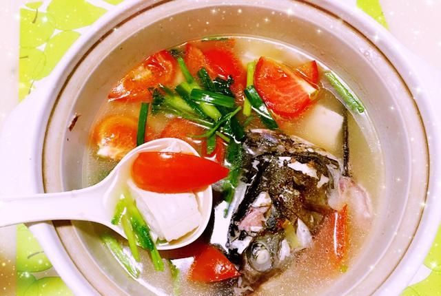  豆腐|鲜浓爽口鱼骨豆腐香菇汤，一条鱼吃两顿还不重样，鲜香补钙