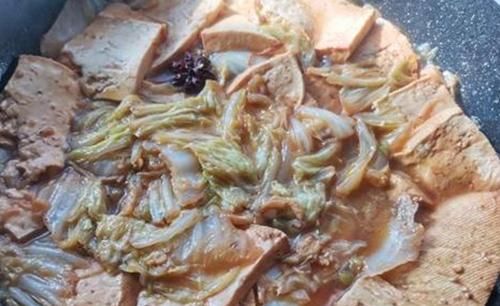  记得|白菜炖豆腐怎么做才好吃？记得多加这2样，比放肉都好吃