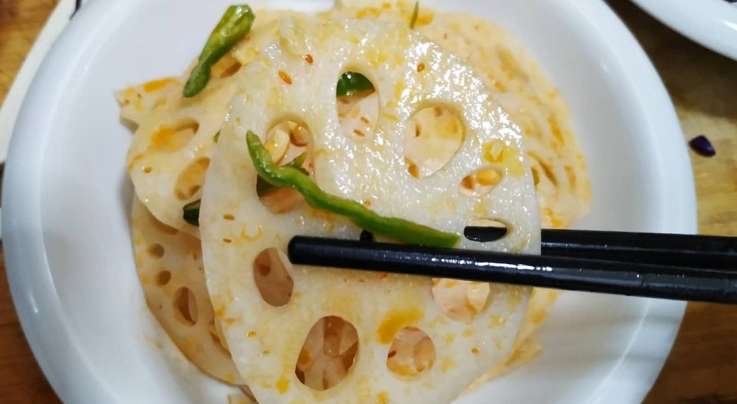  莲藕|藕片一焯水就变黑？快试试这么做，藕片白白净净，脆嫩好吃