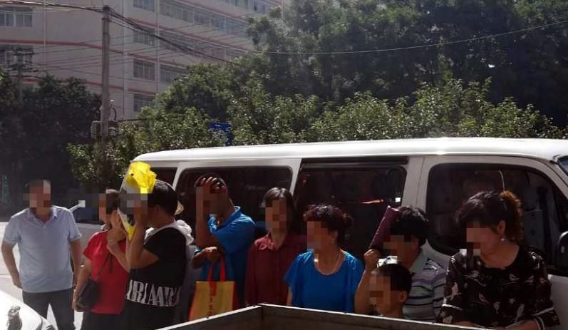  交警大队|胆大妄为！核载9人的面包车里塞了14个人