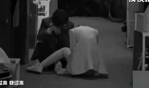  心疼|杨幂好惨！节目中惨遭邓伦拖行一米远，网友笑称不知该心疼谁