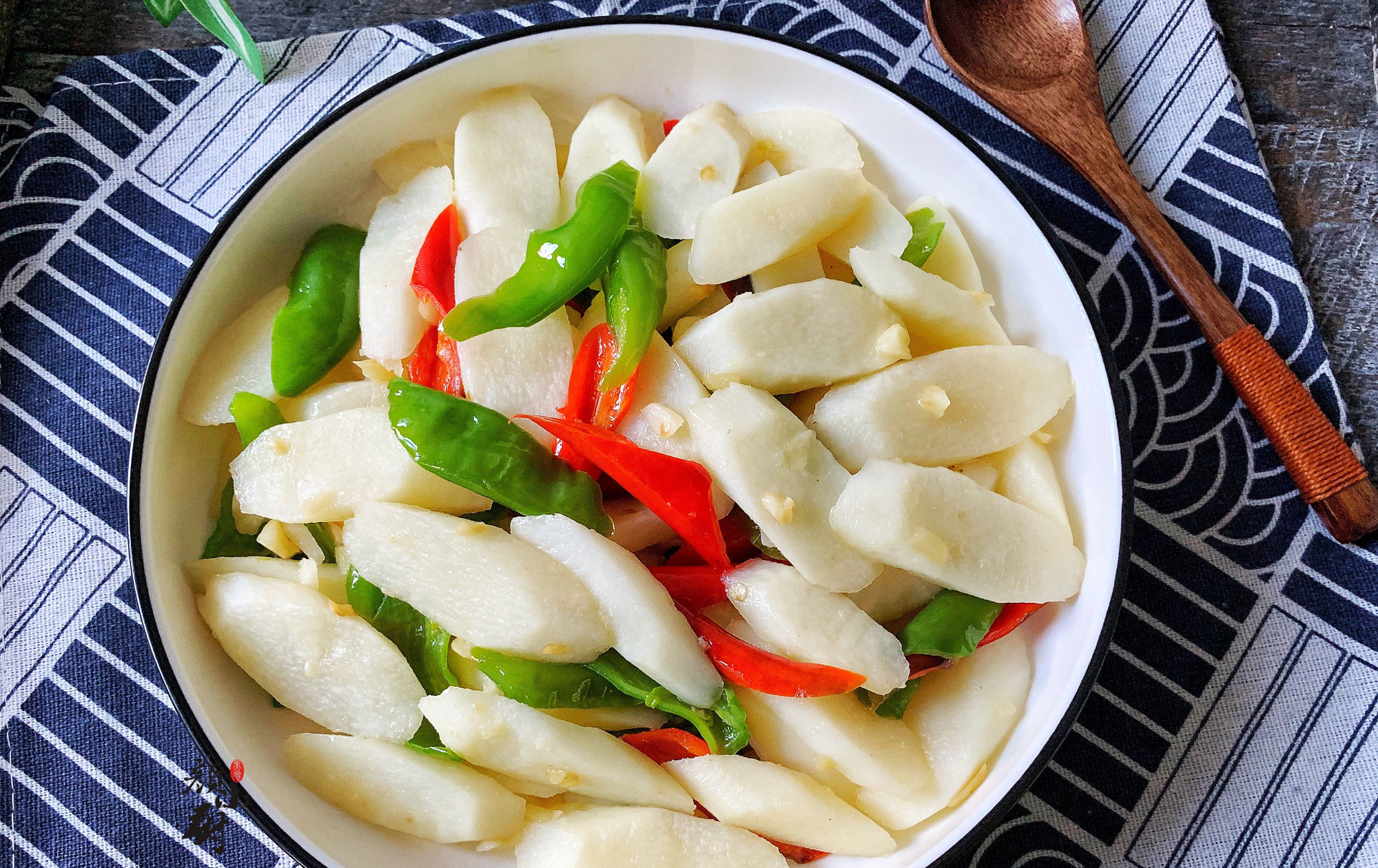  椒炒山药|山药和它是天生一对，多做给家人吃，简单一炒，比吃肉还营养