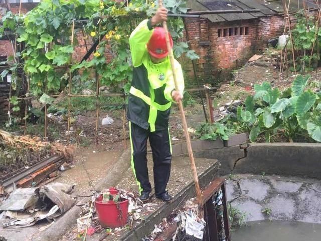 全员|积极应对新一轮强降雨来临！岳阳这支队伍全员出动