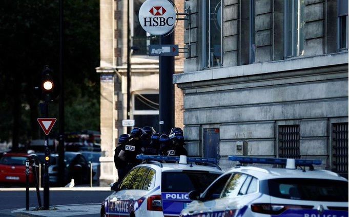 对峙|法国持枪男子闯入银行劫持6名人质 与警察对峙6个多小时