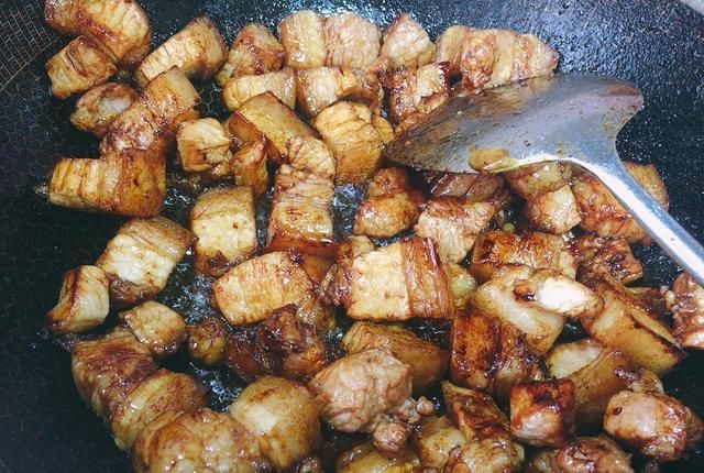 加料酒|做红烧肉时,加料酒煮肉是大忌,多加这2样,肉质软烂不油腻