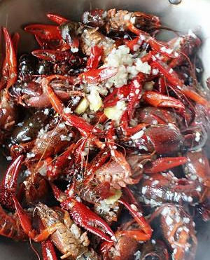 路边|路边大排档的秘密——蒜蓉小龙虾