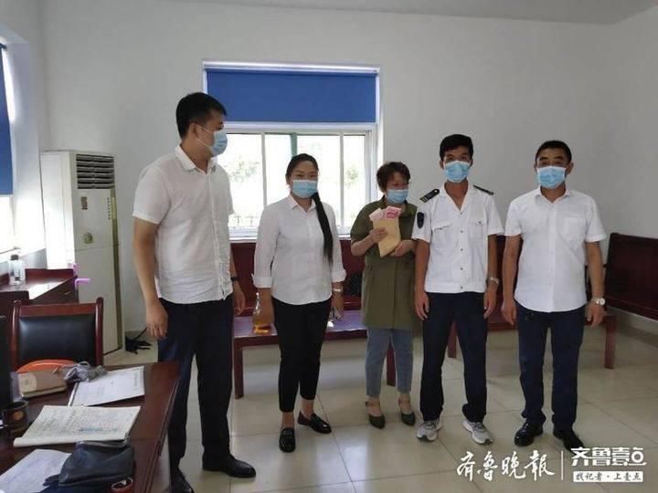 失而复得|14000余元失而复得，女乘客喜极而泣