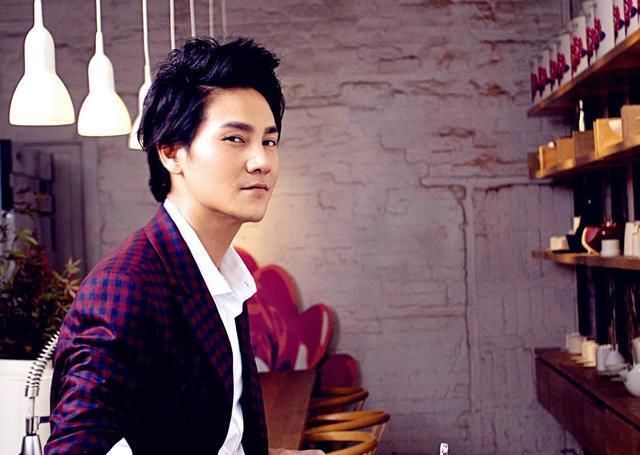 令人感动|杨千嬅夫兄承认剃度出家，自曝剃发现场照，背后原因令人感动