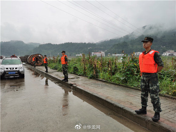  垮塌|重庆彭水一封闭老桥垮塌一人落水搜救仍在继续