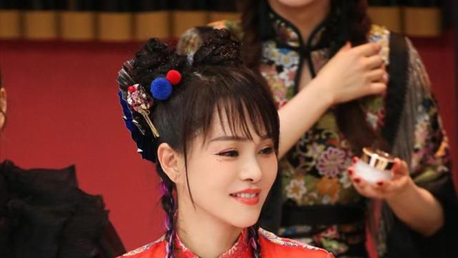  姐姐|《浪姐》最让人不满的，不是掉扇子的金莎，而是全程划水的伊能静