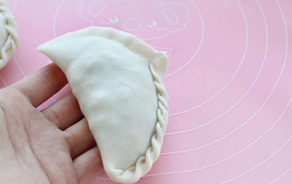  韭菜|详解花边韭菜盒子的做法，皮薄不露馅，口感倍儿鲜美，分分钟吃撑