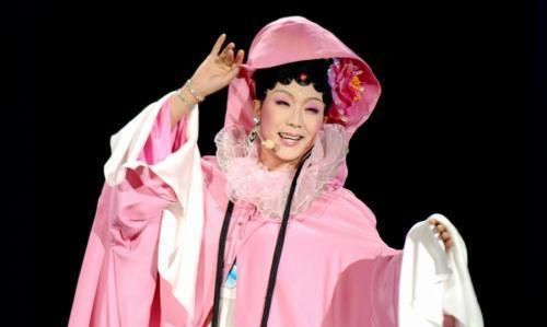  现况|草根逆袭抛弃糟糠女友，娶外国高官之女隐婚9年，李玉刚现况如何