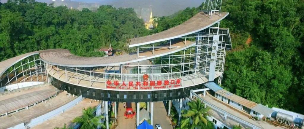 中山边检站|“90后”女警童晓芳 |增援磨憨口岸，节日坚守祖国“南大门”