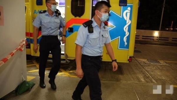  可疑|香港警察截查可疑男子时遭袭受伤，多人合力将嫌犯拘捕