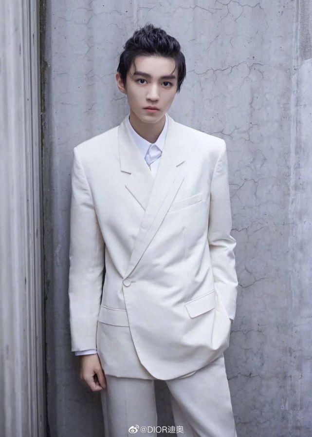  文化|杨颖 赵丽颖 黄轩等明星齐打卡，浓缩了73年DIOR文化的展览值得一看！