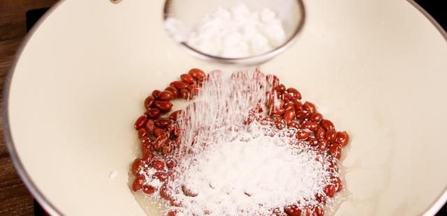  路上|花生搭配淀粉炒挂霜花生，上班肚子饿，下班路上吃的健康零食