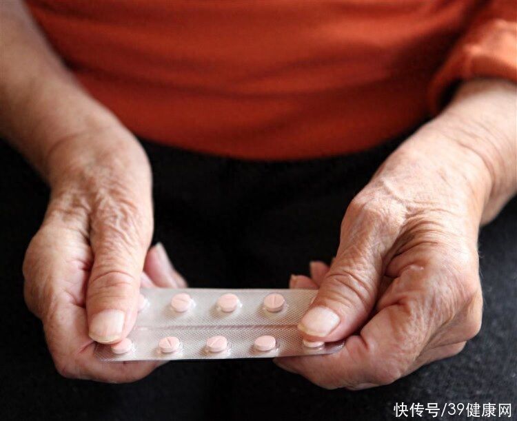 医生提醒：父母过了50岁后，一定要打这3种疫苗！别不当回事2023
