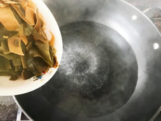  做法|海带最新做法，不炖不煮，让你吃了就上瘾，每次都做一锅不够吃