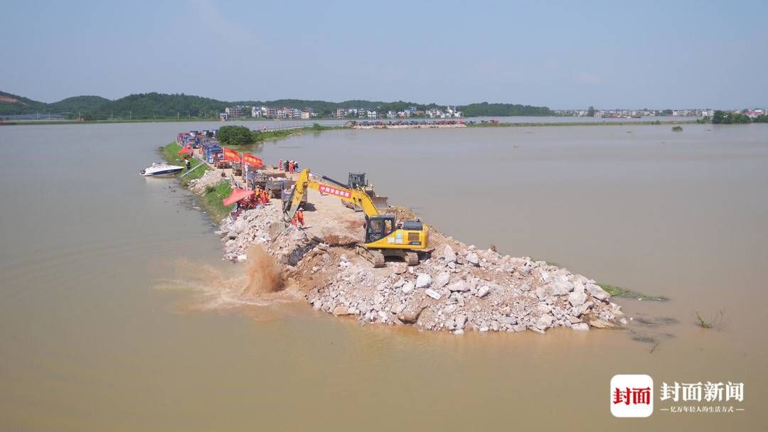  溃堤|鄱阳湖溃堤170米一家7口连夜撤离村民：打锣声响起来就知道没有“如果”了