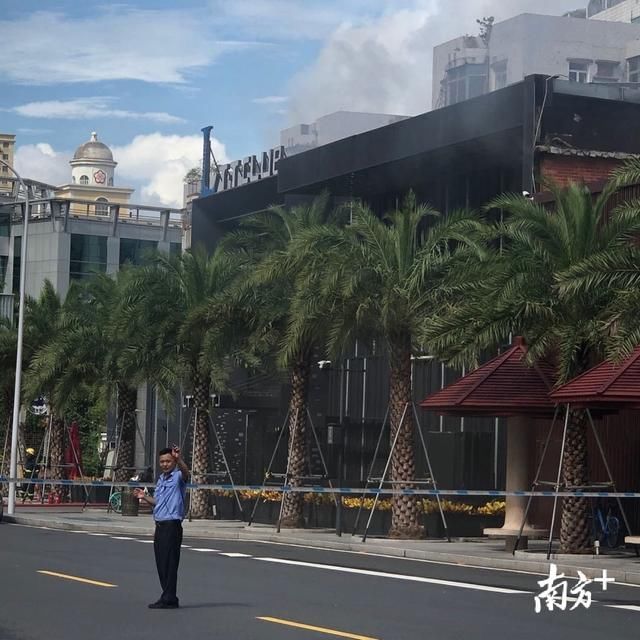  现场|突发！珠海酒吧街一酒吧火灾，现场浓烟滚滚