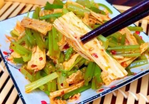  生抽|做凉拌菜时，别直接加生抽，学会这么做，凉拌菜味道好，还入味