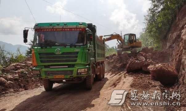  抢险|边坡坍塌导致道路中断 中铁七局巴东项目部紧急抢险