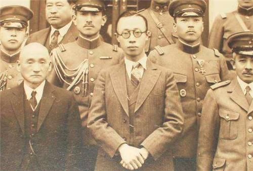 在世|溥仪晚年去看望在世的仆人，仆人大喊3个字，溥仪听后感慨万分