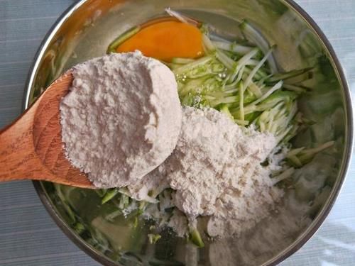 简单|西葫芦早餐饼,营养丰富又简单,一起来试试吧!