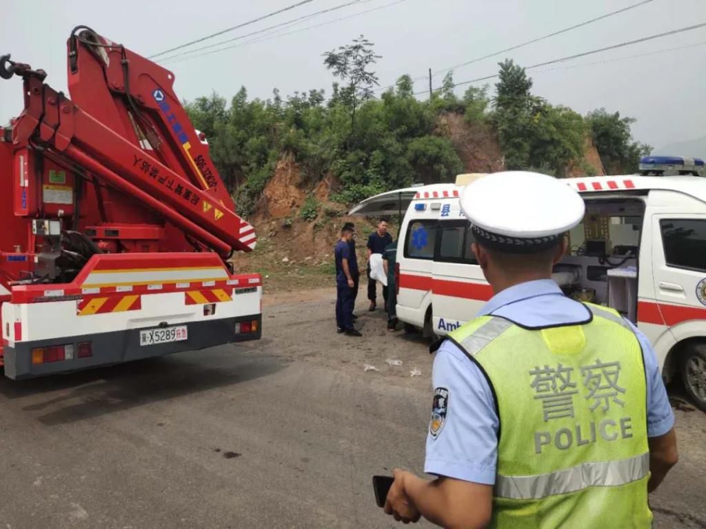  突发|【突发】盲目超车，井陉境内两车相撞……