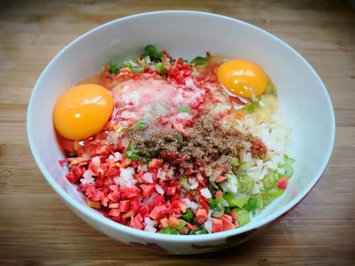 莲菜蔬菜饼|这两种食材,一个健脾一个护眼,搭配做成小饼,咬一口满嘴香!