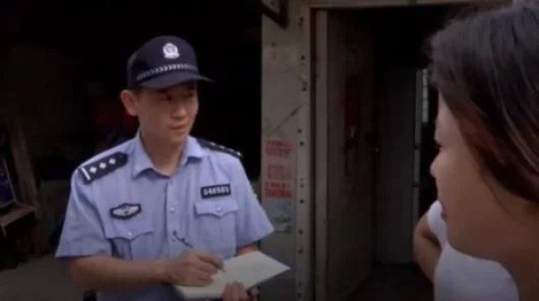 犯罪嫌疑人|专偷女性内衣还在家里囤了十大箱？宝山民警抓获“内衣大盗”