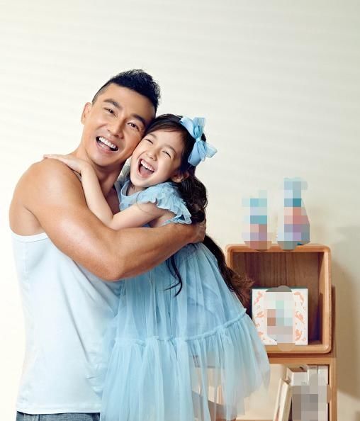  蛋糕|刘畊宏父女再出镜，“小泡芙”长大成“奶油蛋糕”，美人坯子成型