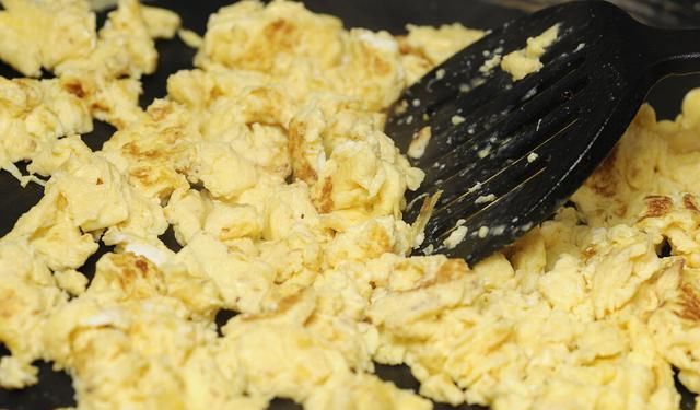  吃不完|夏天用它包饺子太香了，农村多到吃不完，比韭菜馅香，比肉馅好吃