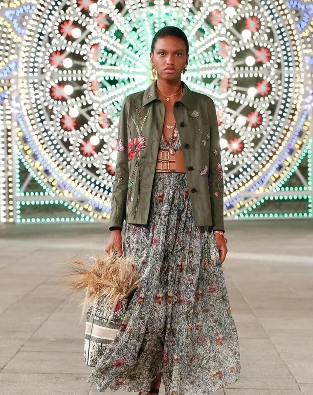  Dior|Dior 在意大利举办了一场没有观众的线下早春发布秀