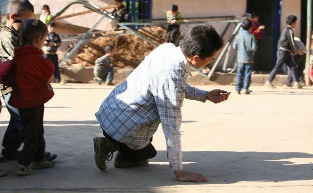  熊洞|从爬着上学到站立支教 专访凉山小伙熊洞：在梦开始的地方，像一盏灯照亮村庄