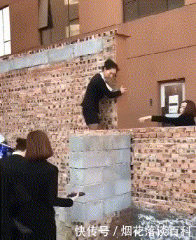 情况|妹子,今天的裙子很时尚啊,不过后边的小尾巴是啥情况,尴尬啊