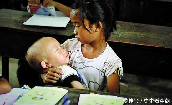 城里|实拍城乡教育的差距:城里学校像欧洲,农村学校像非洲