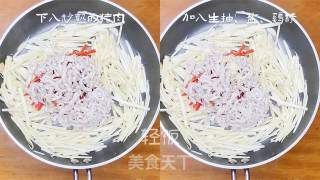  翻炒均匀|一道解烦热，调肠胃的美味菜肴，茭白炒肉。