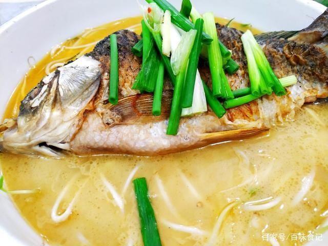  砂锅|《中餐厅4》：林大厨的“砂锅焖鱼”火了，赵丽颖也忍不住称赞