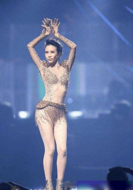  莫文蔚|看莫文蔚的腿、杨丽萍的背、许晴的腰：才知道自律的人生多可怕？