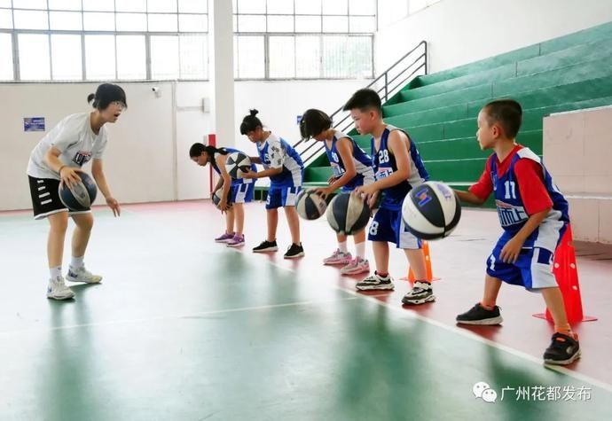 名将|【聚焦】篮球名将李楠现身花都,体育名片越擦越亮!