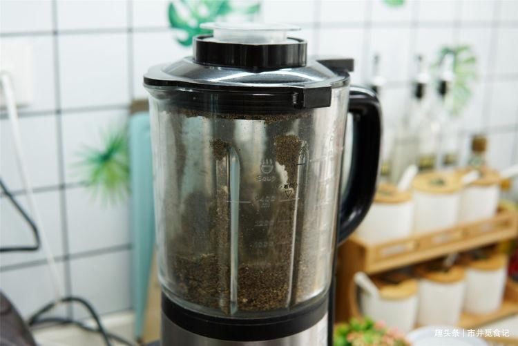  蜂蜜|1碗黑芝麻，3勺蜂蜜，搓一搓做“黑芝麻丸”，1元1颗，头发黑又亮