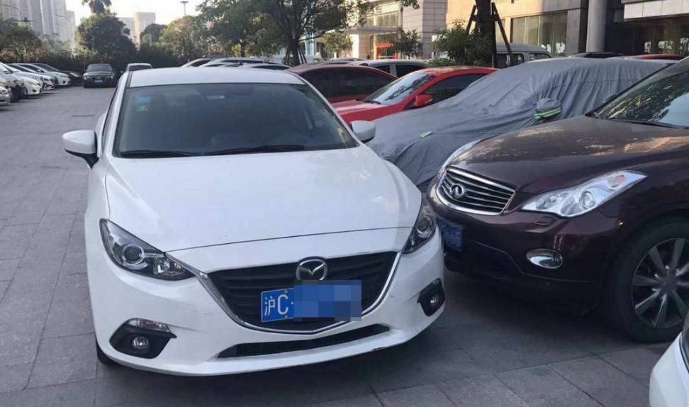  回来|有空车位不停，司机堵住路口，回来车被水泥“封住”