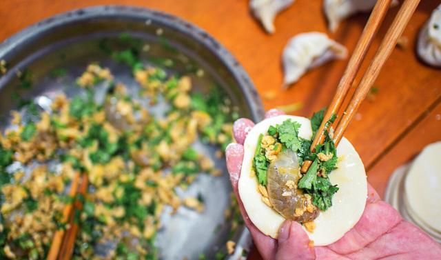  吃不完|夏天用它包饺子太香了，农村多到吃不完，比韭菜馅香，比肉馅好吃