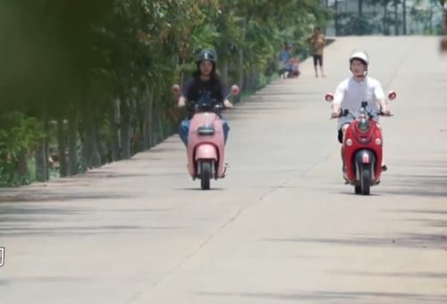  摩托车|《向往的生活》最轻松嘉宾，骑摩托车来，行李都有专人送