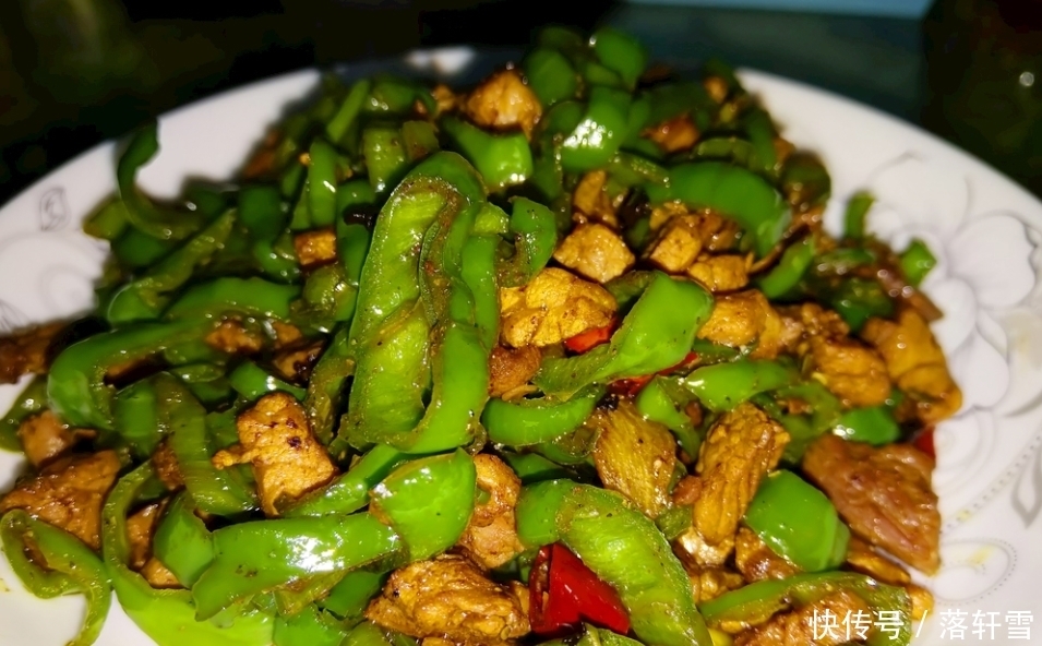 滑入|不管炒什么肉,别再加淀粉!大厨教你3招,肉质嫩滑入味,还不腥