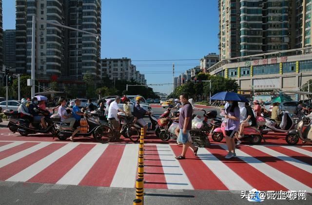 鄂州|鄂州街头惊现彩色斑马线！不仅好看，还有很多优点
