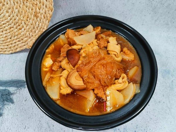 下饭|秋凉后，家人就爱这道菜，荤素搭配好丰富，咸鲜下饭，满嘴香